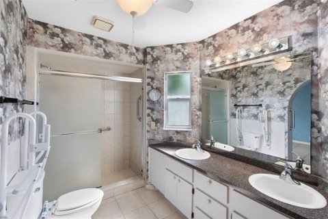 House in Largo, Florida 2 bedrooms, 161.19 sq.m. № 2110124 - photo 18