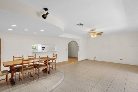 House in Largo, Florida 2 bedrooms, 161.19 sq.m. № 2110124 - photo 5