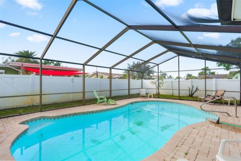 House in Largo, Florida 2 bedrooms, 161.19 sq.m. № 2110124 - photo 11