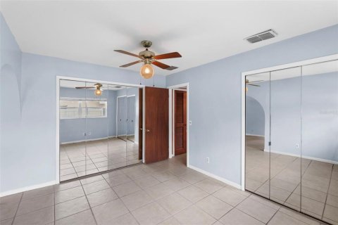 House in Largo, Florida 2 bedrooms, 161.19 sq.m. № 2110124 - photo 14