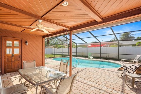 House in Largo, Florida 2 bedrooms, 161.19 sq.m. № 2110124 - photo 10