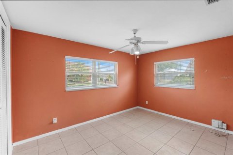 House in Largo, Florida 2 bedrooms, 161.19 sq.m. № 2110124 - photo 21