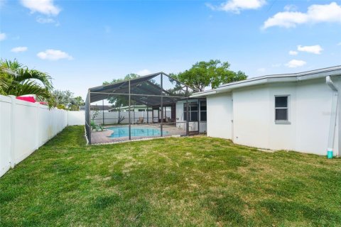 House in Largo, Florida 2 bedrooms, 161.19 sq.m. № 2110124 - photo 28