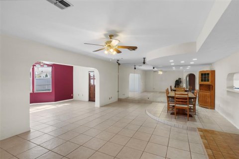 House in Largo, Florida 2 bedrooms, 161.19 sq.m. № 2110124 - photo 4