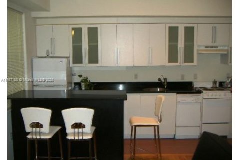 Condominio en venta en Miami Beach, Florida, 1 dormitorio, 56.3 m2 № 1868693 - foto 11