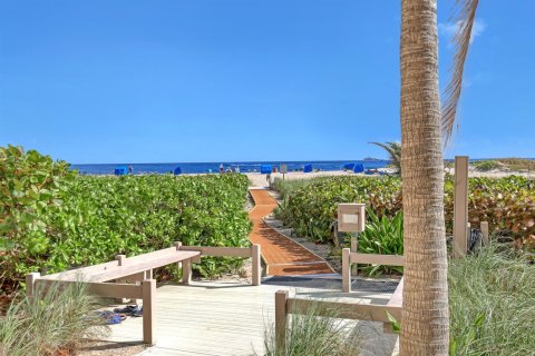 Condo in Riviera Beach, Florida, 2 bedrooms  № 2175706 - photo 25