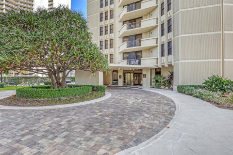 Condo in Riviera Beach, Florida, 2 bedrooms № 2175706