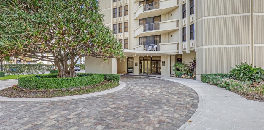 Condo in Riviera Beach, Florida, 2 bedrooms  № 2175706