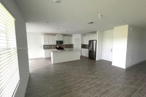 Townhouse in Loxahatchee Groves, Florida 4 bedrooms, 214.7 sq.m. № 2084031 - photo 11