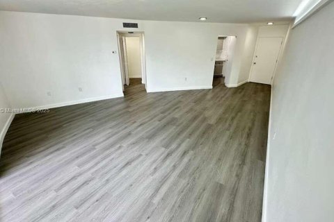 Снять в аренду кондоминиум в Норт-Майами, Флорида 1 спальня, 74.97м2, № 1964472 - фото 5