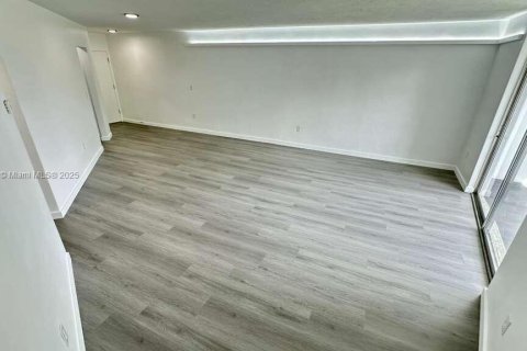 Снять в аренду кондоминиум в Норт-Майами, Флорида 1 спальня, 74.97м2, № 1964472 - фото 7