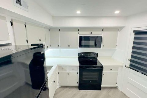 Снять в аренду кондоминиум в Норт-Майами, Флорида 1 спальня, 74.97м2, № 1964472 - фото 10