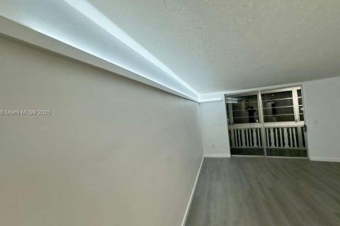 Снять в аренду кондоминиум в Норт-Майами, Флорида 1 спальня, 74.97м2, № 1964472 - фото 3