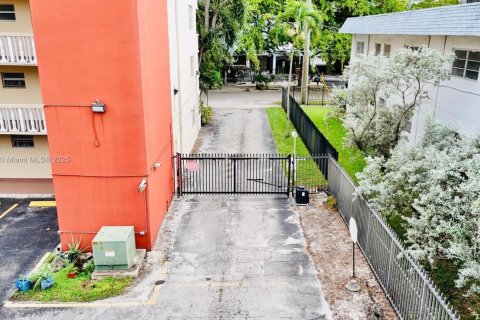 Снять в аренду кондоминиум в Норт-Майами, Флорида 1 спальня, 74.97м2, № 1964472 - фото 30