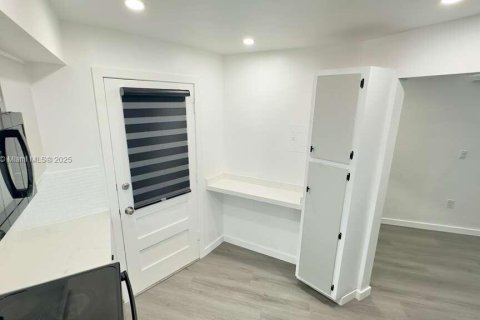 Снять в аренду кондоминиум в Норт-Майами, Флорида 1 спальня, 74.97м2, № 1964472 - фото 9