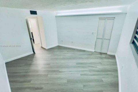 Снять в аренду кондоминиум в Норт-Майами, Флорида 1 спальня, 74.97м2, № 1964472 - фото 21