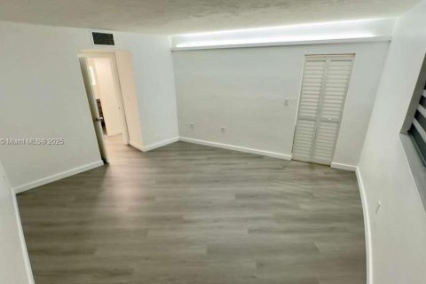 Снять в аренду кондоминиум в Норт-Майами, Флорида 1 спальня, 74.97м2, № 1964472 - фото 16