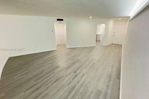 Снять в аренду кондоминиум в Норт-Майами, Флорида 1 спальня, 74.97м2, № 1964472 - фото 6