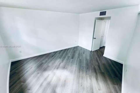 Снять в аренду кондоминиум в Норт-Майами, Флорида 1 спальня, 74.97м2, № 1964472 - фото 20