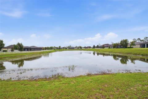 House in Spring Hill, Florida 3 bedrooms, 156.26 sq.m. № 2259547 - photo 13