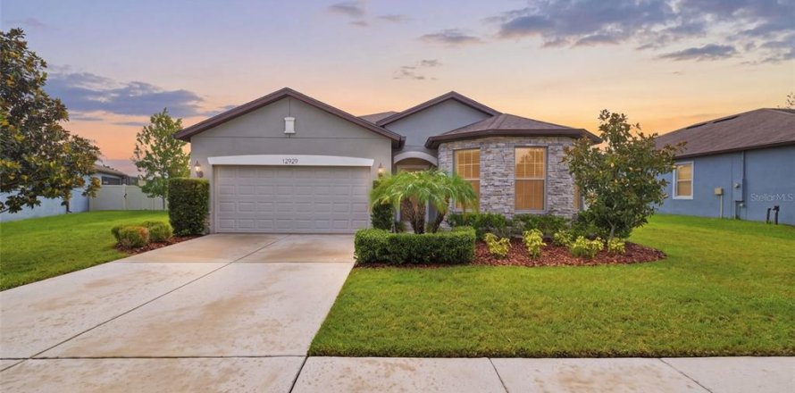 House in Spring Hill, Florida 3 bedrooms, 156.26 sq.m. № 2259547