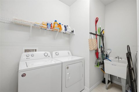 House in Spring Hill, Florida 3 bedrooms, 156.26 sq.m. № 2259547 - photo 14