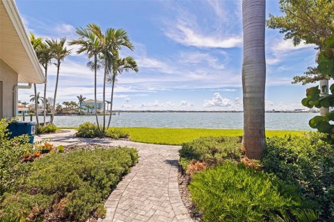 House in Treasure Island, Florida 3 bedrooms, 167.13 sq.m. № 1808757 - photo 27