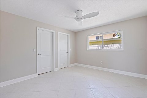 House in Treasure Island, Florida 3 bedrooms, 167.13 sq.m. № 1808757 - photo 19