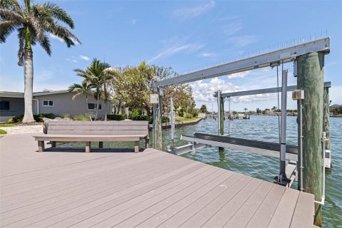 House in Treasure Island, Florida 3 bedrooms, 167.13 sq.m. № 1808757 - photo 30