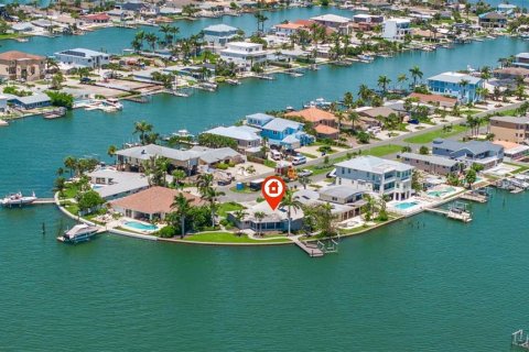 House in Treasure Island, Florida 3 bedrooms, 167.13 sq.m. № 1808757 - photo 4