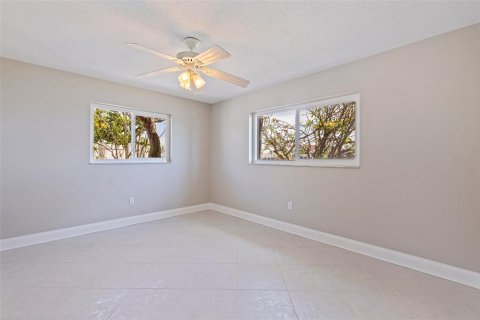 House in Treasure Island, Florida 3 bedrooms, 167.13 sq.m. № 1808757 - photo 21