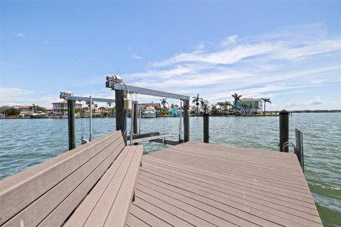 House in Treasure Island, Florida 3 bedrooms, 167.13 sq.m. № 1808757 - photo 25