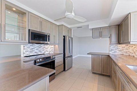 House in Treasure Island, Florida 3 bedrooms, 167.13 sq.m. № 1808757 - photo 10