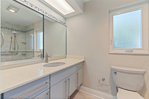 House in Treasure Island, Florida 3 bedrooms, 167.13 sq.m. № 1808757 - photo 15