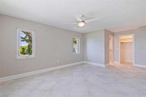 House in Treasure Island, Florida 3 bedrooms, 167.13 sq.m. № 1808757 - photo 13