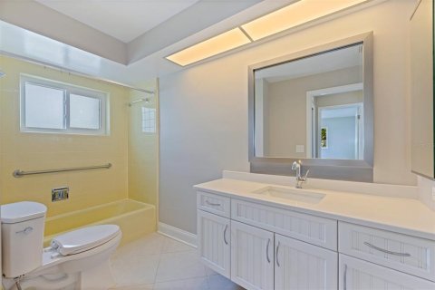 House in Treasure Island, Florida 3 bedrooms, 167.13 sq.m. № 1808757 - photo 22