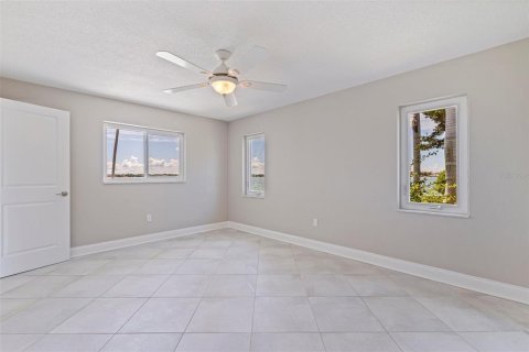 House in Treasure Island, Florida 3 bedrooms, 167.13 sq.m. № 1808757 - photo 14