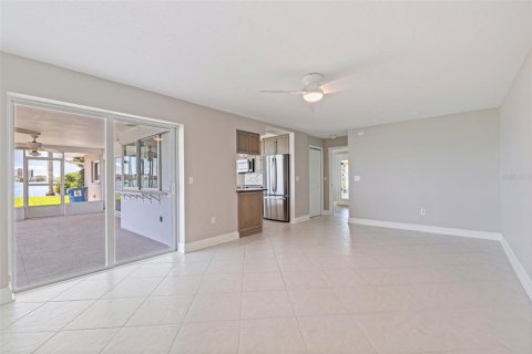 House in Treasure Island, Florida 3 bedrooms, 167.13 sq.m. № 1808757 - photo 17