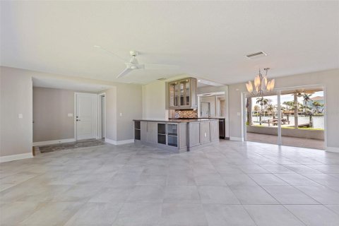 House in Treasure Island, Florida 3 bedrooms, 167.13 sq.m. № 1808757 - photo 7