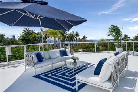 Casa en venta en Miami Beach, Florida, 5 dormitorios, 316.43 m2 № 1956728 - foto 29