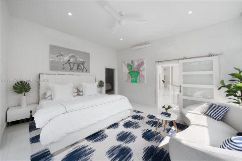 Casa en venta en Miami Beach, Florida, 5 dormitorios, 316.43 m2 № 1956728 - foto 25