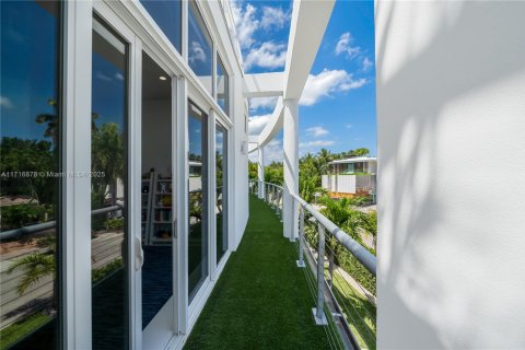 Casa en venta en Miami Beach, Florida, 5 dormitorios, 316.43 m2 № 1956728 - foto 20