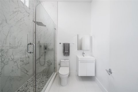 Casa en venta en Miami Beach, Florida, 5 dormitorios, 316.43 m2 № 1956728 - foto 22