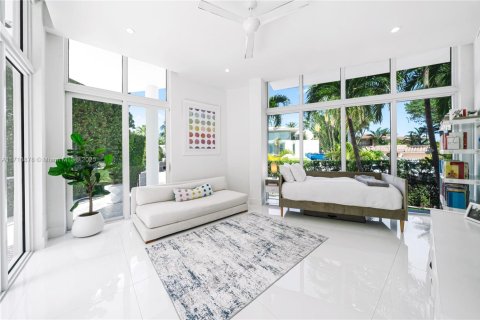 Casa en venta en Miami Beach, Florida, 5 dormitorios, 316.43 m2 № 1956728 - foto 12