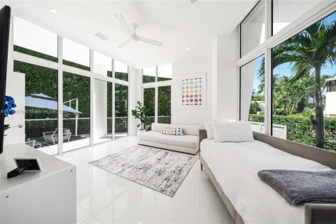 Casa en venta en Miami Beach, Florida, 5 dormitorios, 316.43 m2 № 1956728 - foto 13