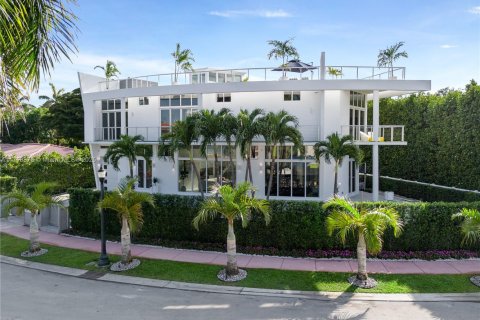 Casa en venta en Miami Beach, Florida, 5 dormitorios, 316.43 m2 № 1956728 - foto 1