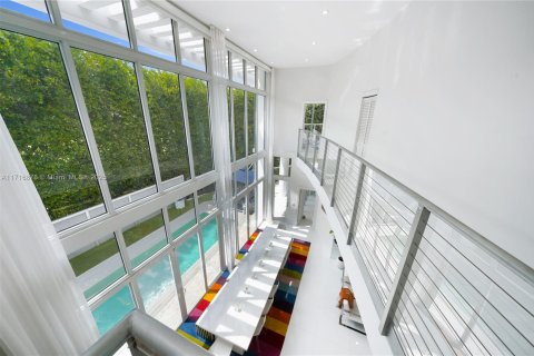 Casa en venta en Miami Beach, Florida, 5 dormitorios, 316.43 m2 № 1956728 - foto 27