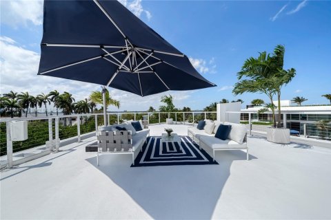 Casa en venta en Miami Beach, Florida, 5 dormitorios, 316.43 m2 № 1956728 - foto 28