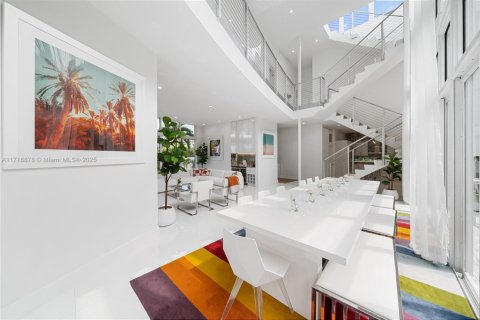 Casa en venta en Miami Beach, Florida, 5 dormitorios, 316.43 m2 № 1956728 - foto 15