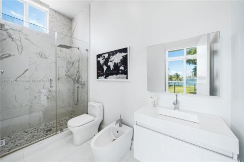 Casa en venta en Miami Beach, Florida, 5 dormitorios, 316.43 m2 № 1956728 - foto 19